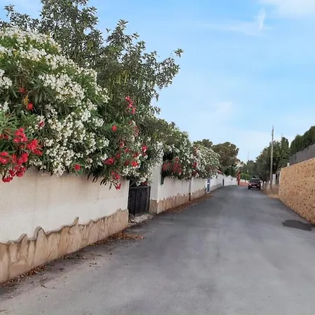 Sunny With Private Pool In + Enclosed Garden Κάλπε