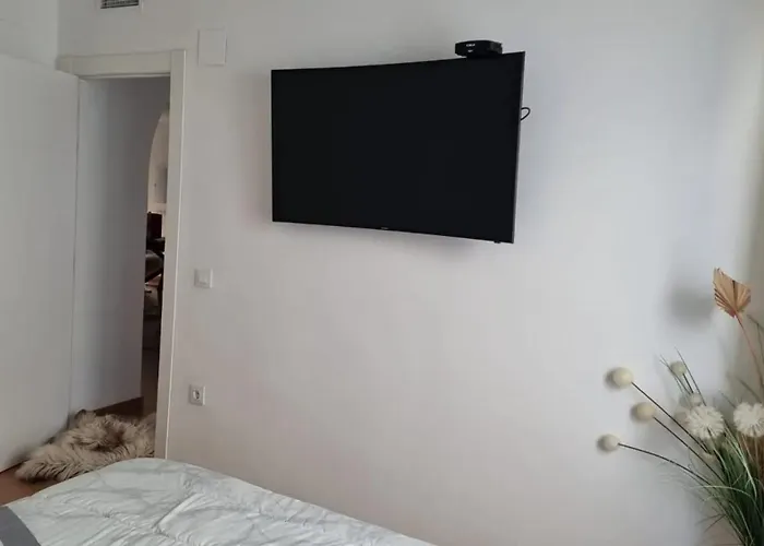 Sunny With Private Pool In + Enclosed Garden Villa *