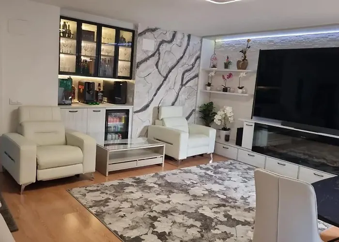 Sunny With Private Pool In + Enclosed Garden Villa *