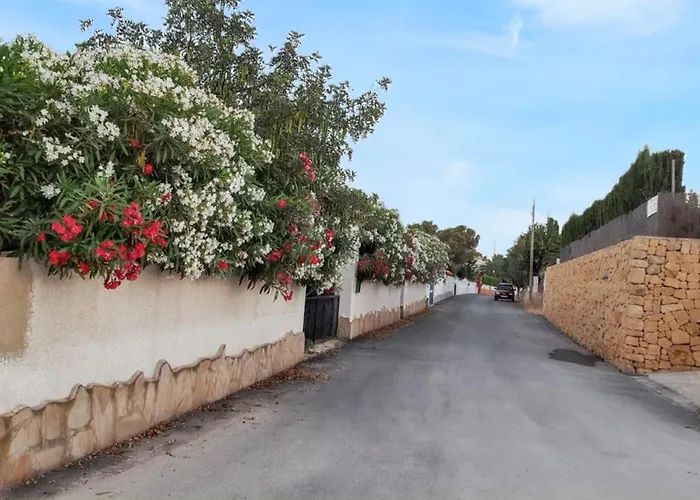 Sunny With Private Pool In + Enclosed Garden Calpe