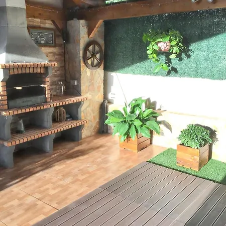 Sunny With Private Pool In + Enclosed Garden Вілла *