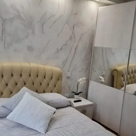 Sunny With Private Pool In + Enclosed Garden Вілла Кальпе