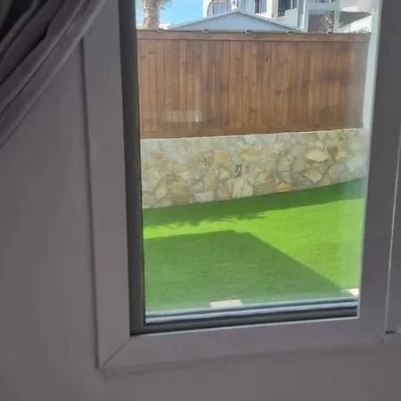 Вілла Sunny With Private Pool In + Enclosed Garden