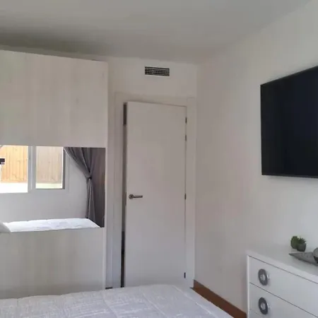 Sunny With Private Pool In + Enclosed Garden Вілла *